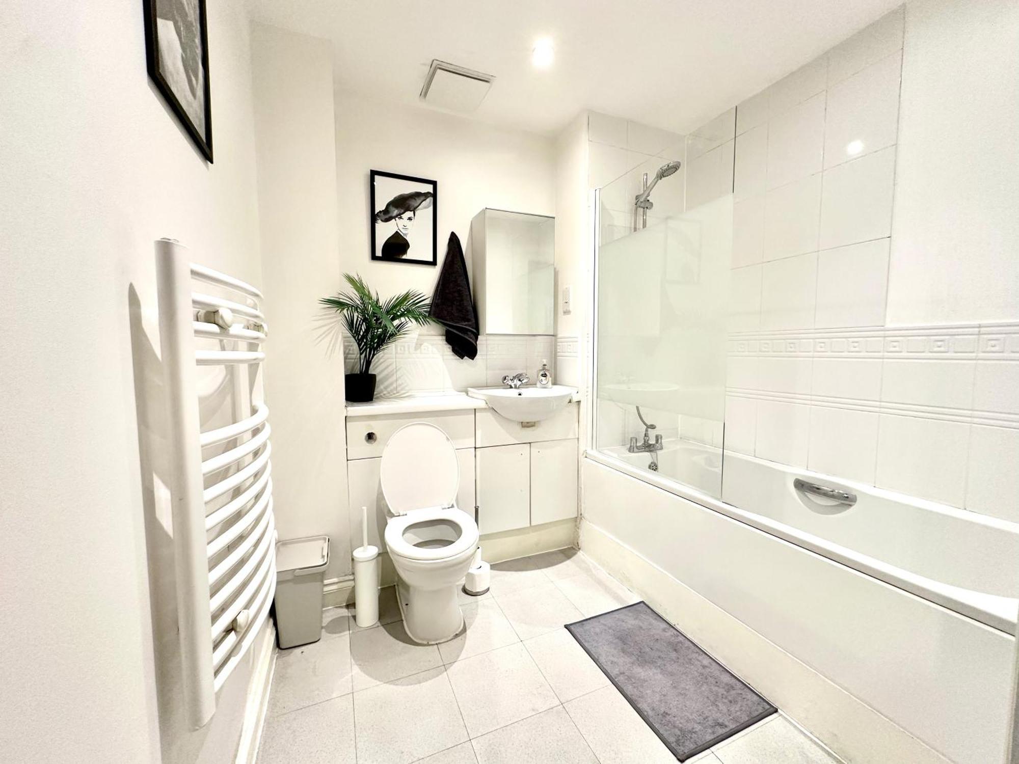 Watford Serviced Apartment, Free Parking, City Centre ภายนอก รูปภาพ