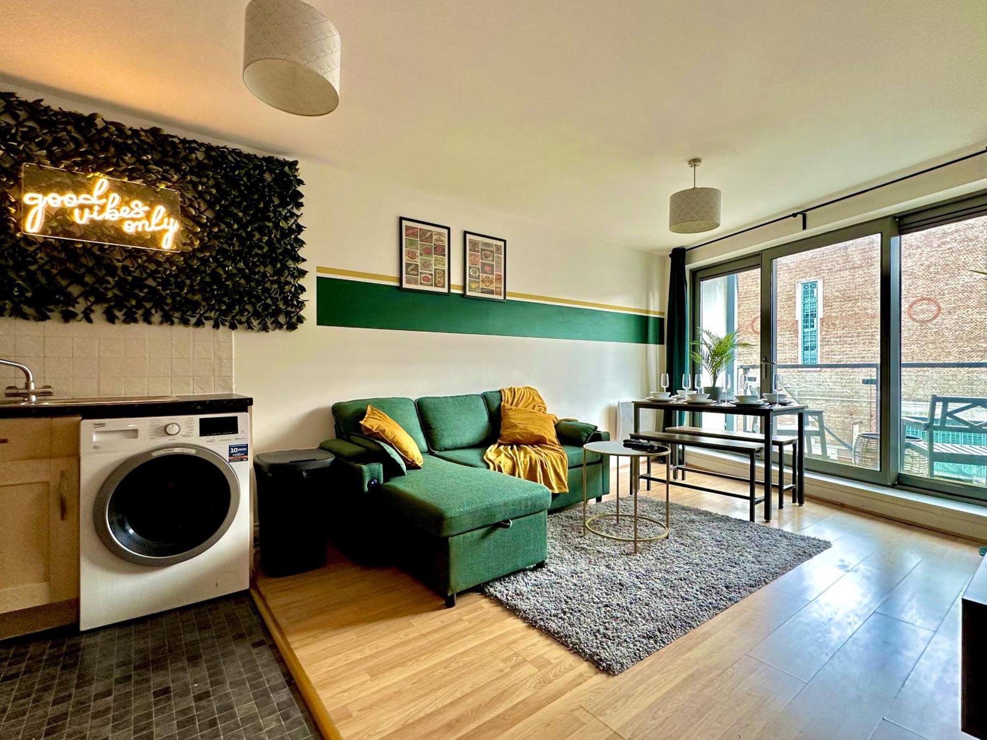 Watford Serviced Apartment, Free Parking, City Centre ภายนอก รูปภาพ